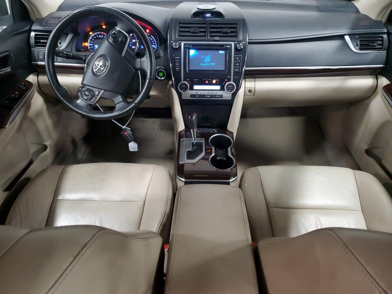 2014 Toyota Camry - Image 8