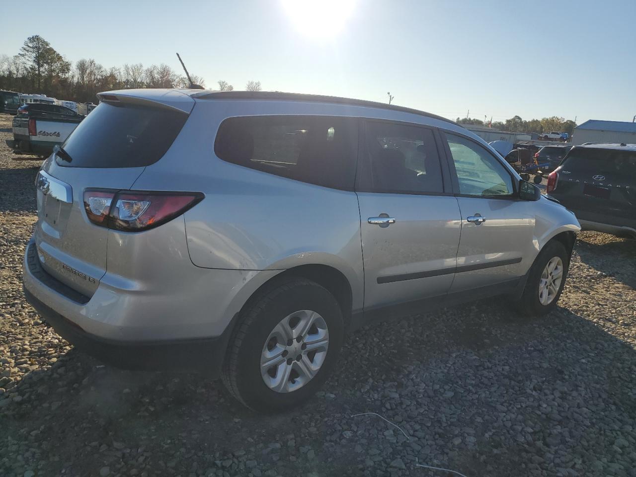 2015 Chevrolet Traverse - Image 3