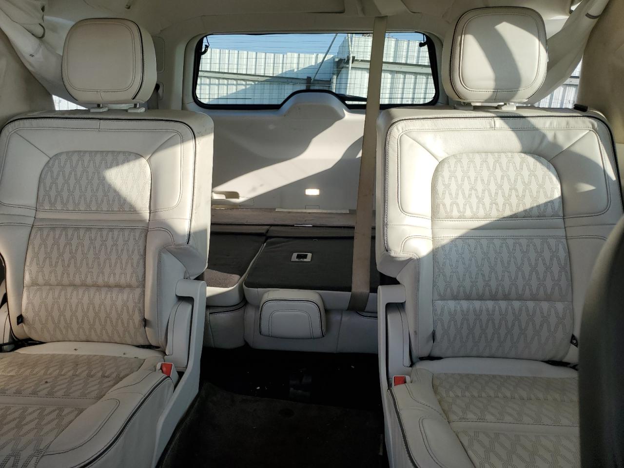 2020 Lincoln Navigator - Image 10