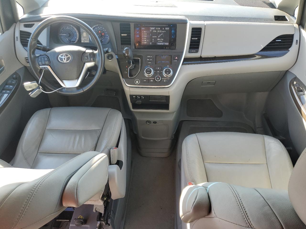 2015 Toyota Sienna - Image 8