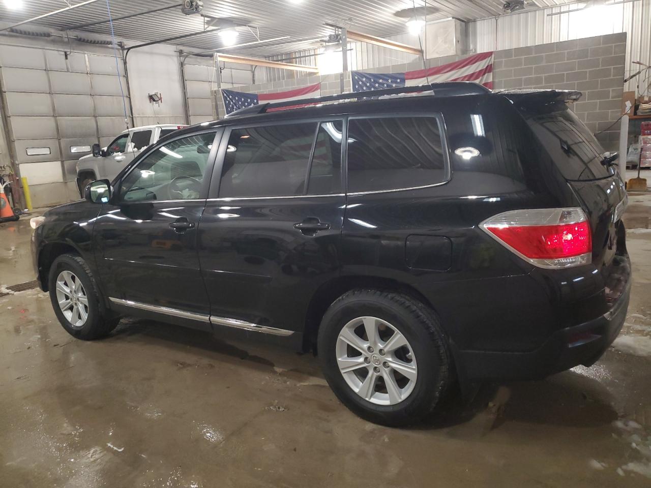 2013 Toyota Highlander - Image 2