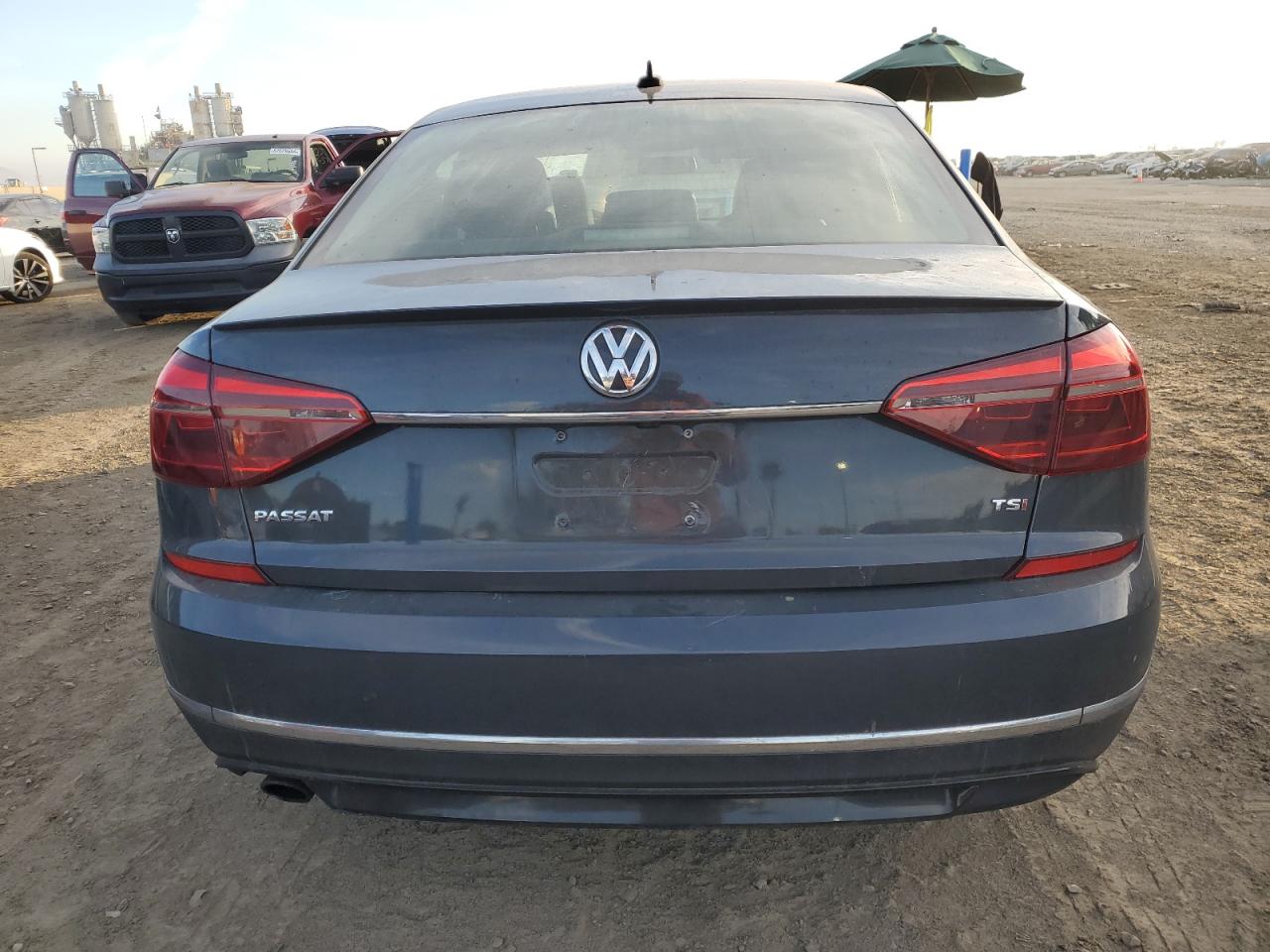 2017 Volkswagen Passat - Image 6