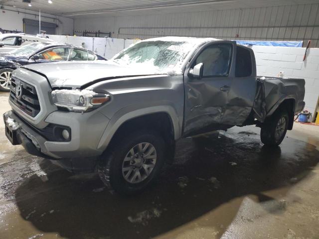  TOYOTA TACOMA 2017 Сріблястий