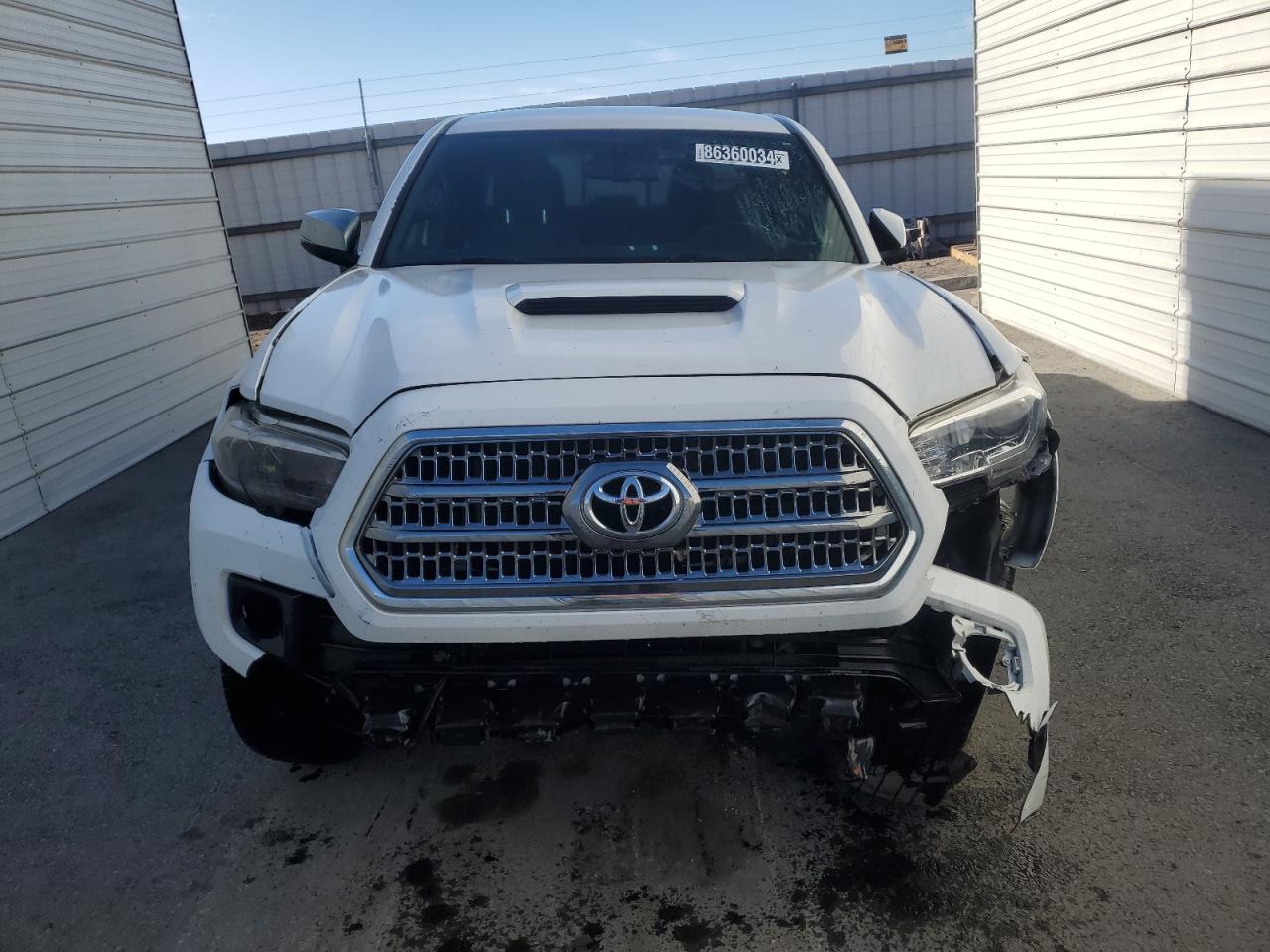 2017 Toyota Tacoma - Image 5