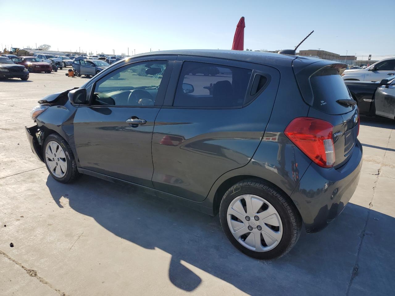 VIN KL8CB6SA5JC420992 2018 CHEVROLET SPARK no.2