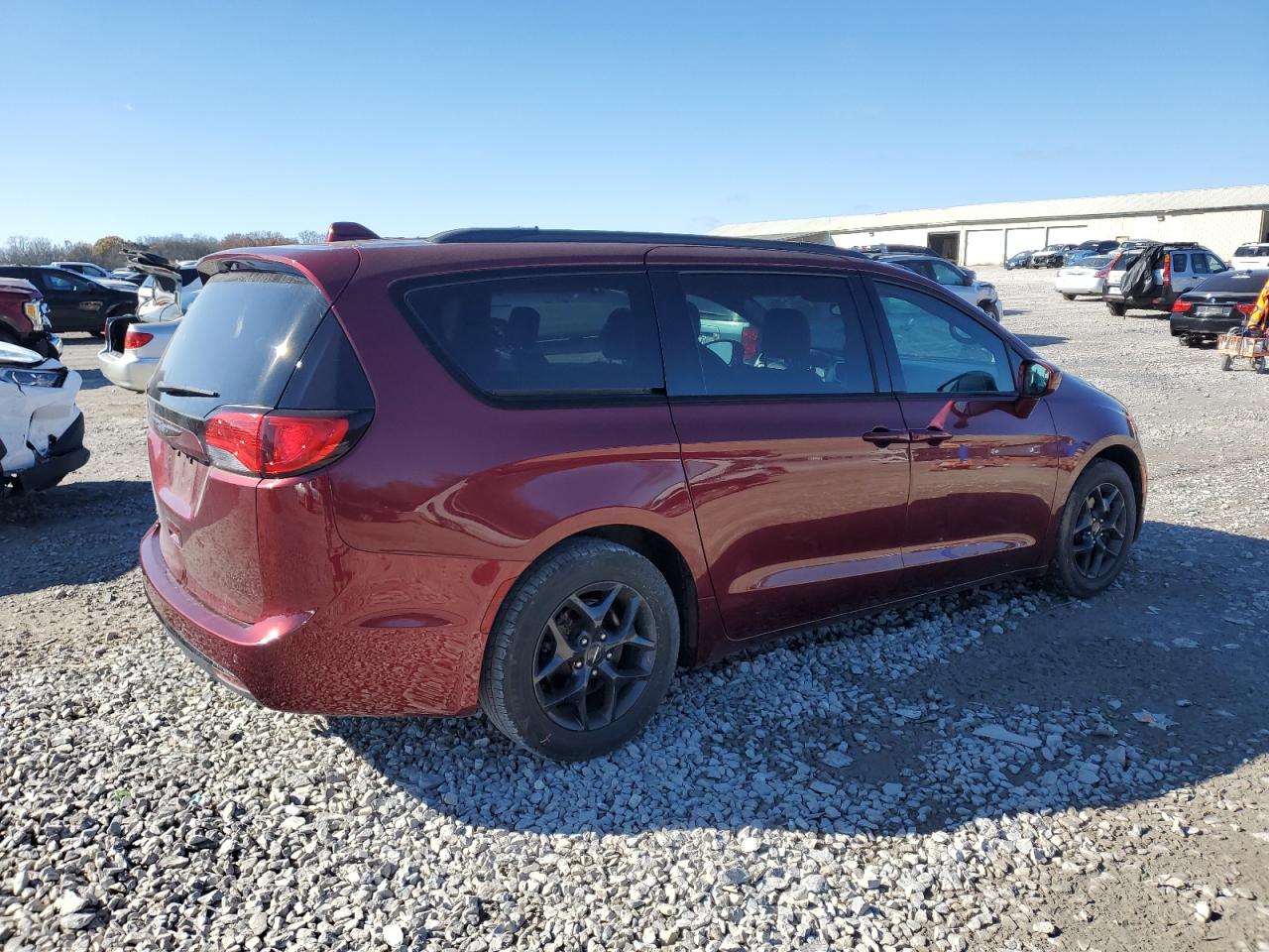 2018 Chrysler Pacifica - Image 3