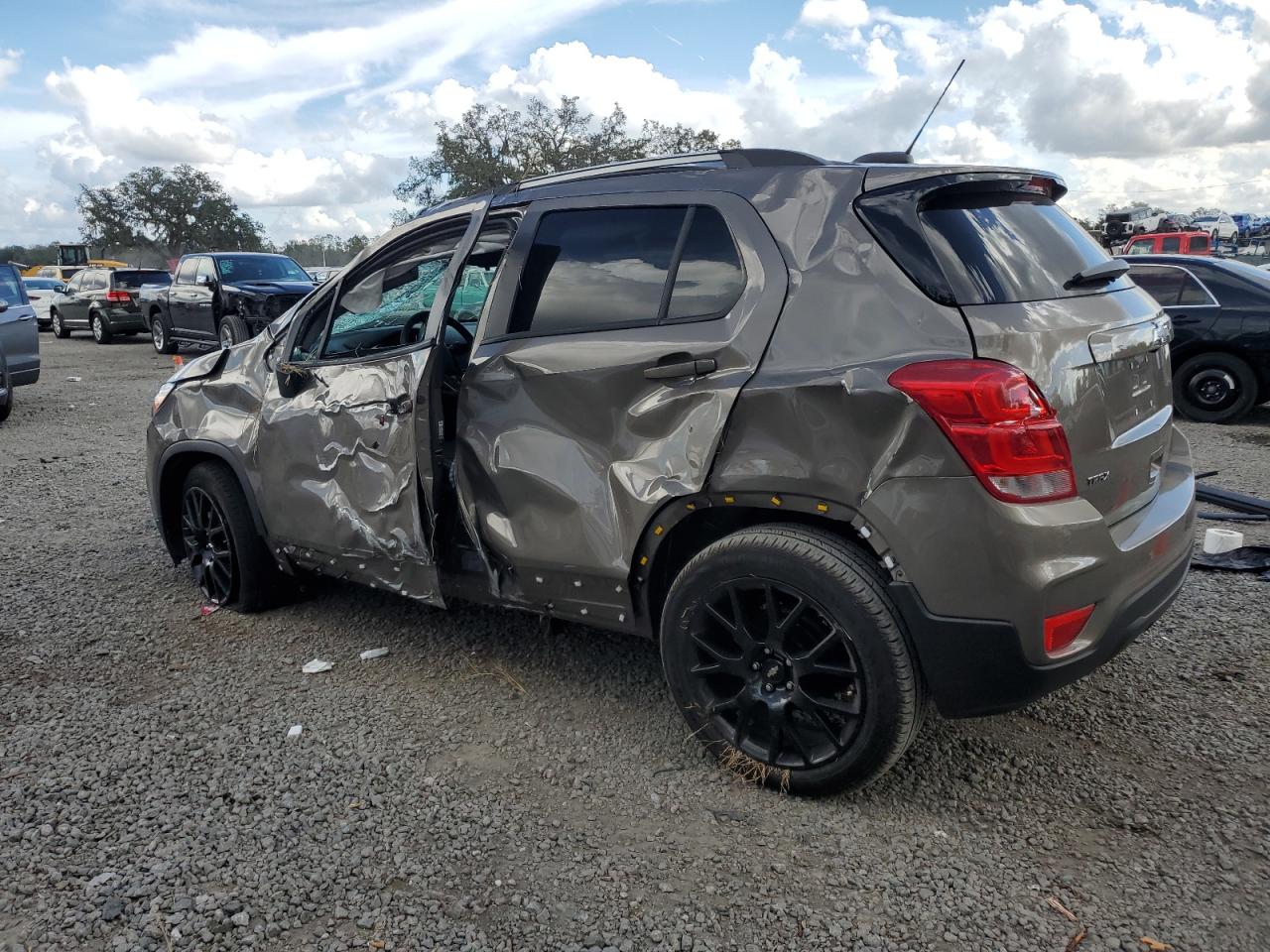 KL7CJLSB1MB348990 2021 CHEVROLET TRAX - Image 2