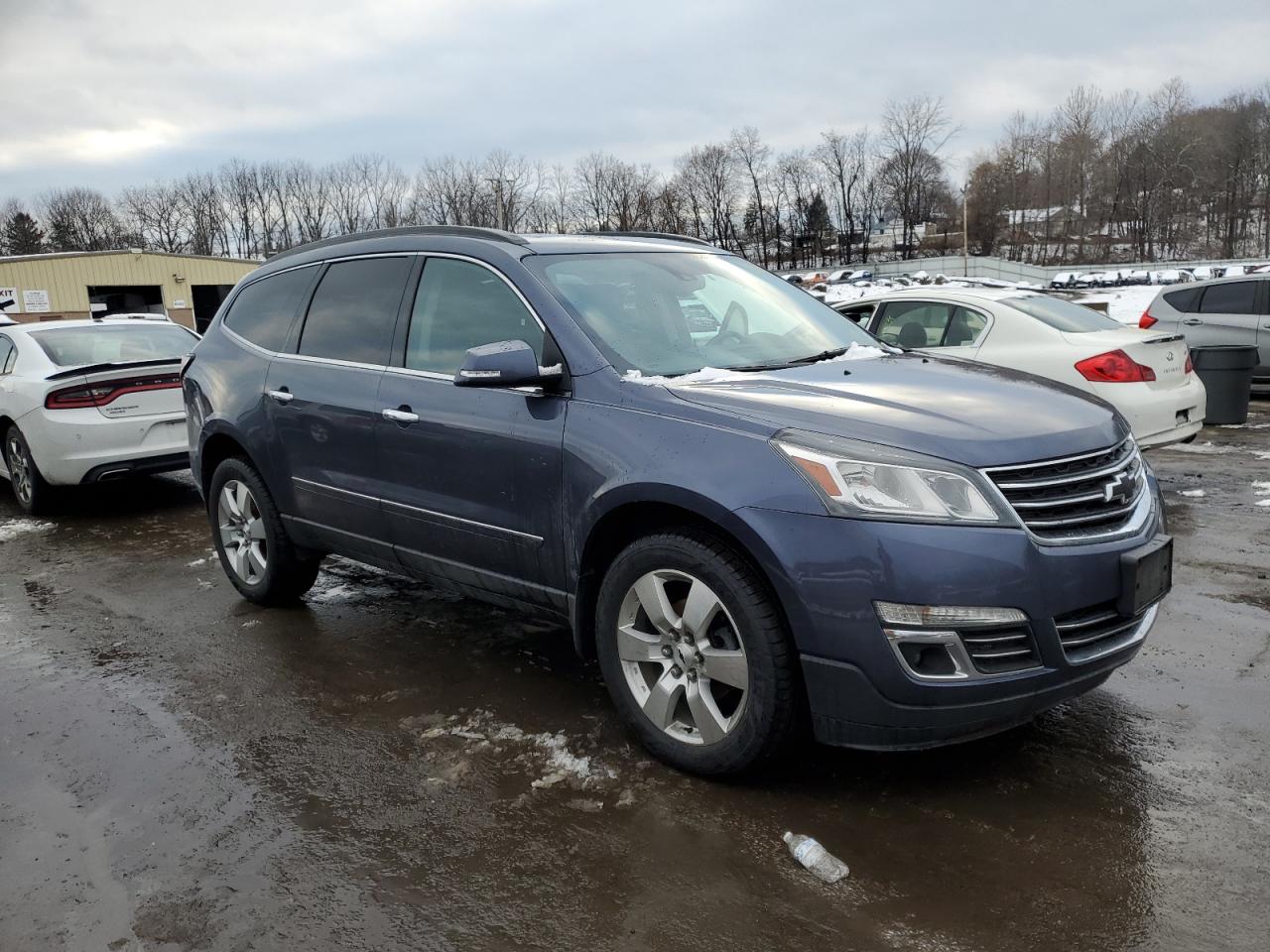 VIN 1GNKVJKD5EJ320441 2014 CHEVROLET TRAVERSE no.4