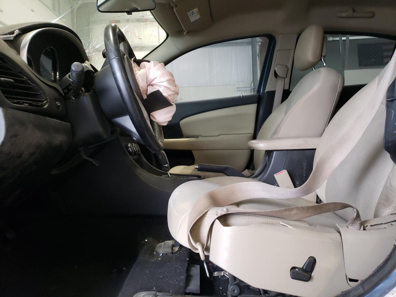 2011 Chrysler 200 - Image 7