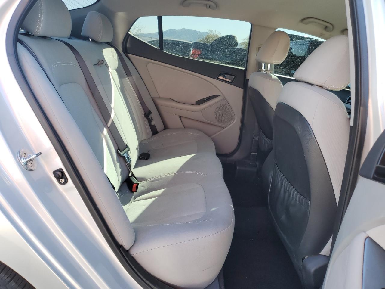 2011 Kia Optima - Image 10