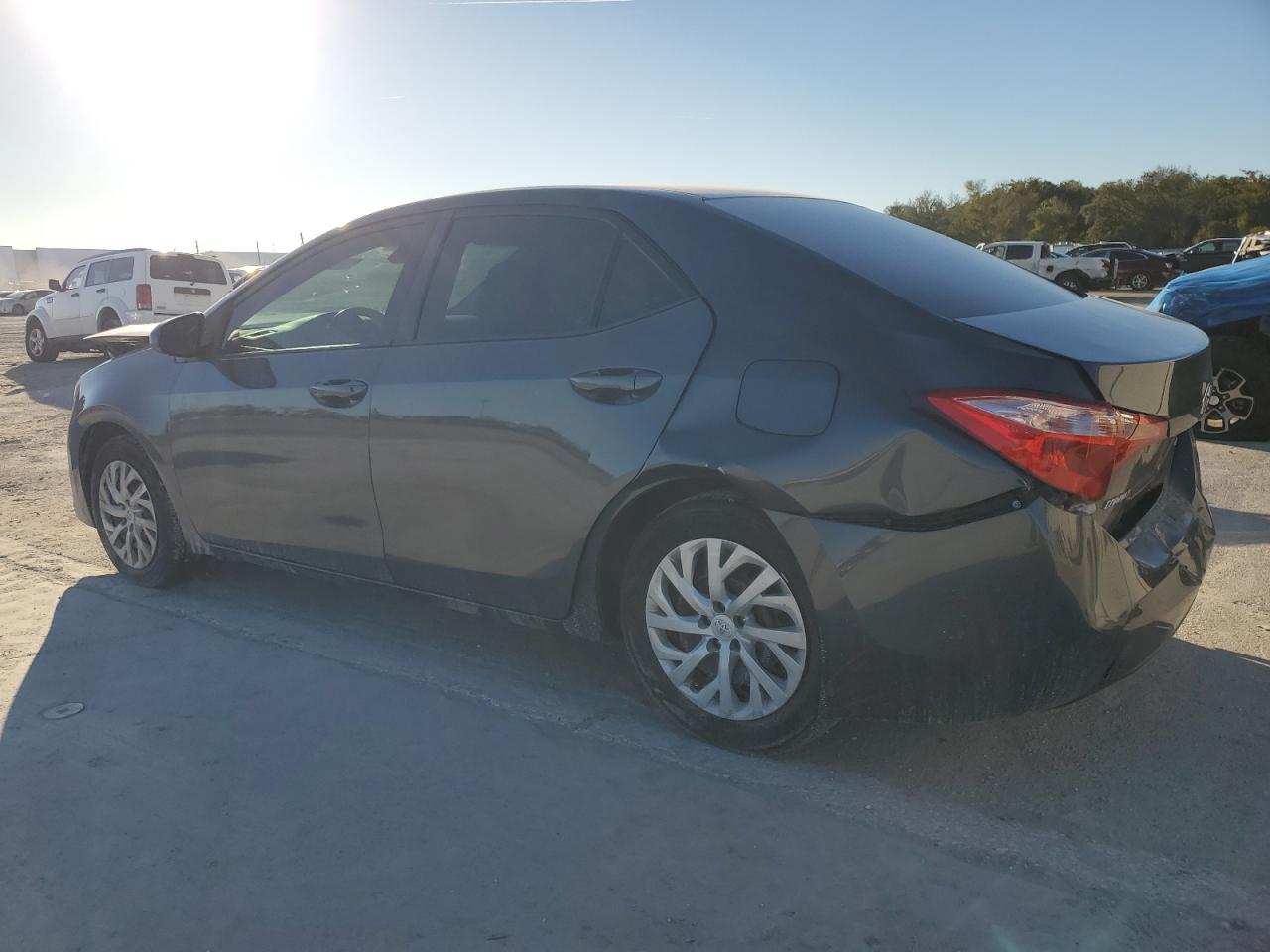 VIN 5YFBURHE8KP895313 2019 TOYOTA COROLLA no.2