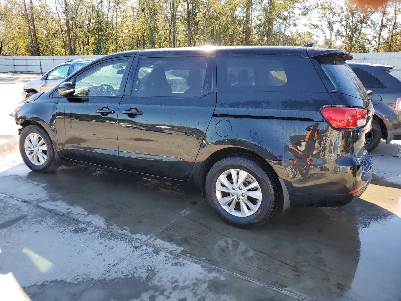 VIN KNDMB5C19J6363473 2018 KIA All Models no.2