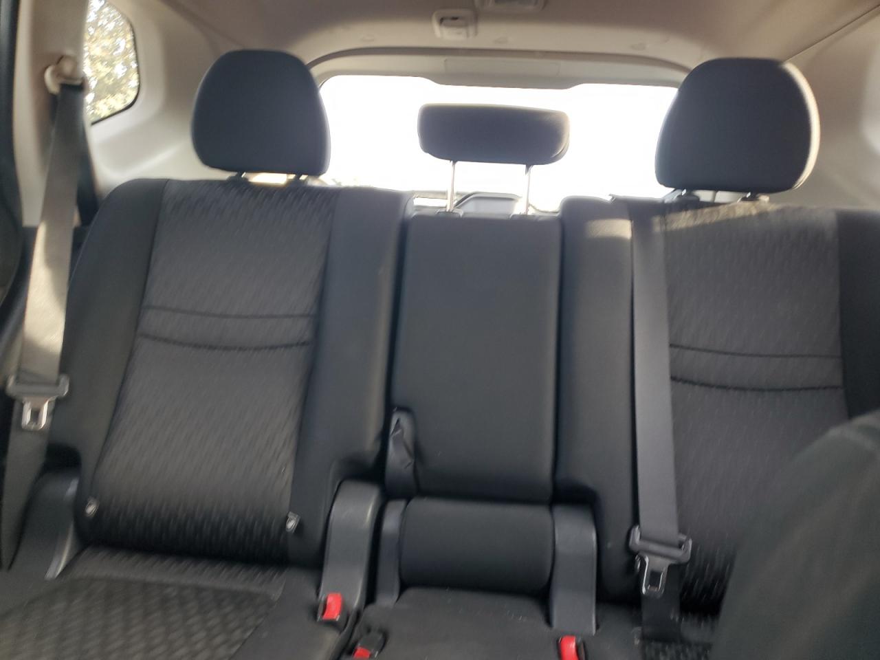 2017 Nissan Rogue - Image 10