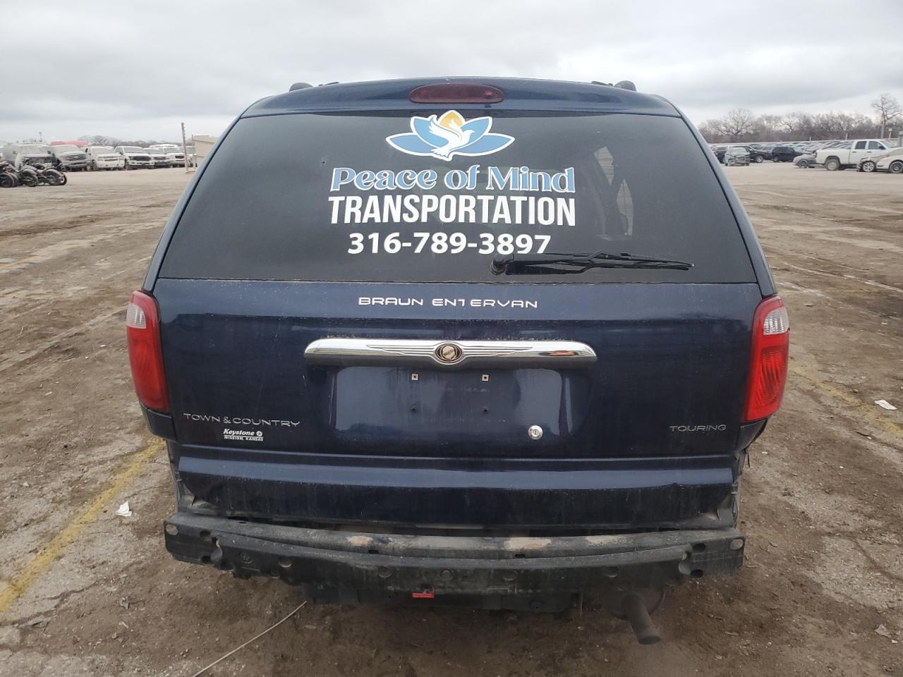 2006 Chrysler Town & Country - Image 6