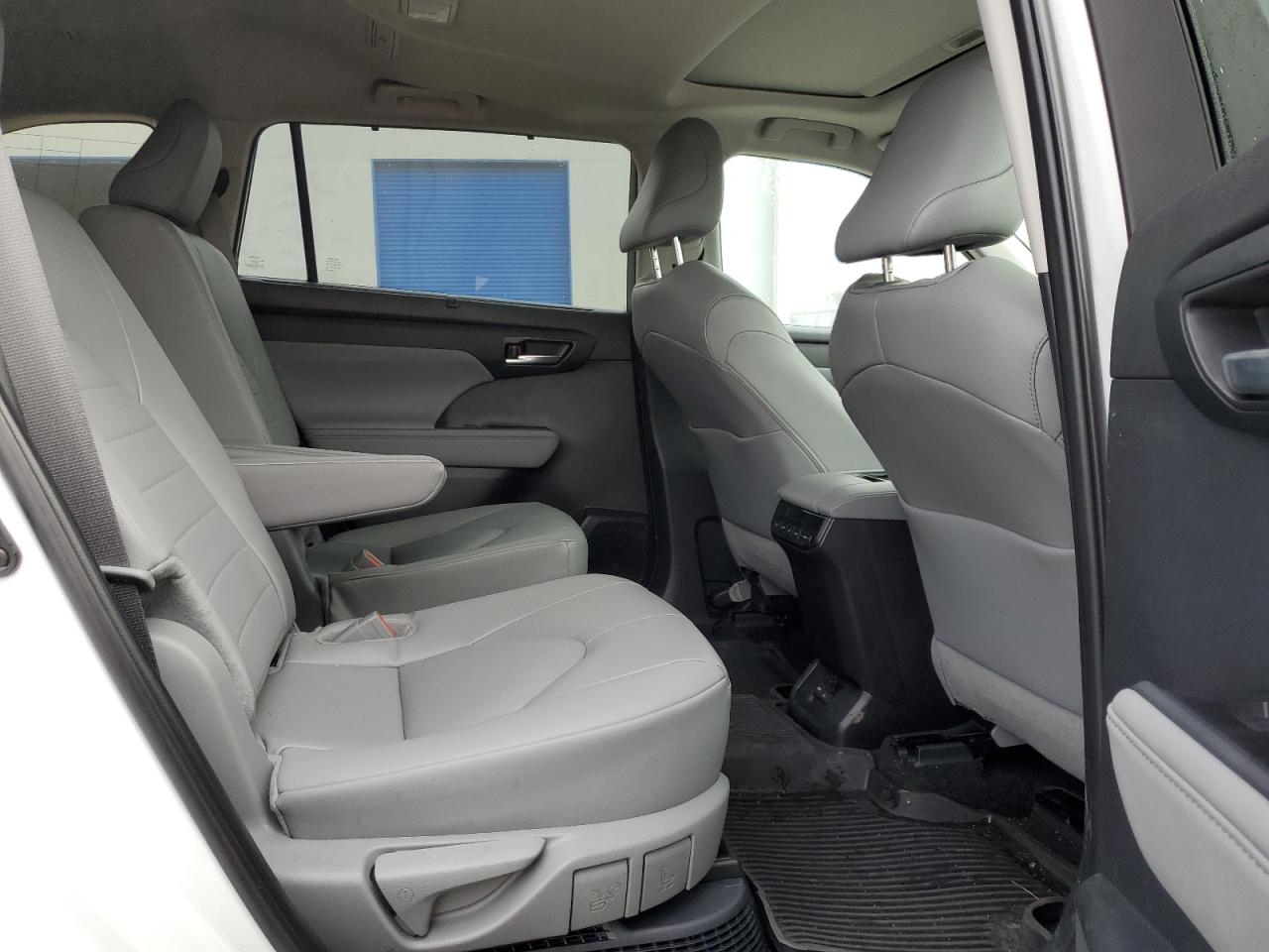 2024 Toyota Highlander - Image 11