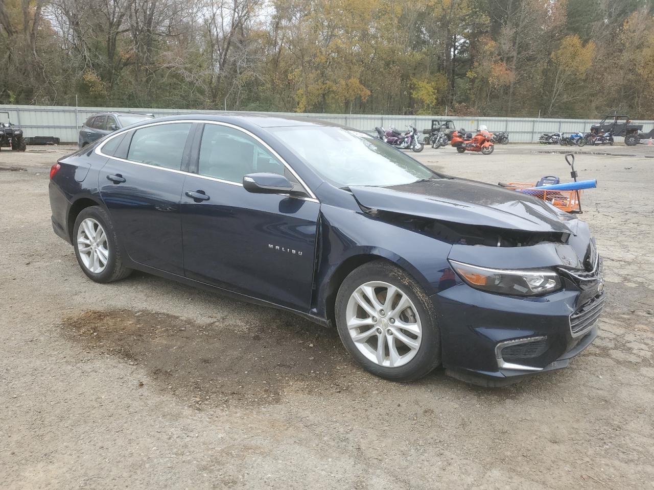 VIN 1G1ZD5ST7JF240492 2018 CHEVROLET MALIBU no.4