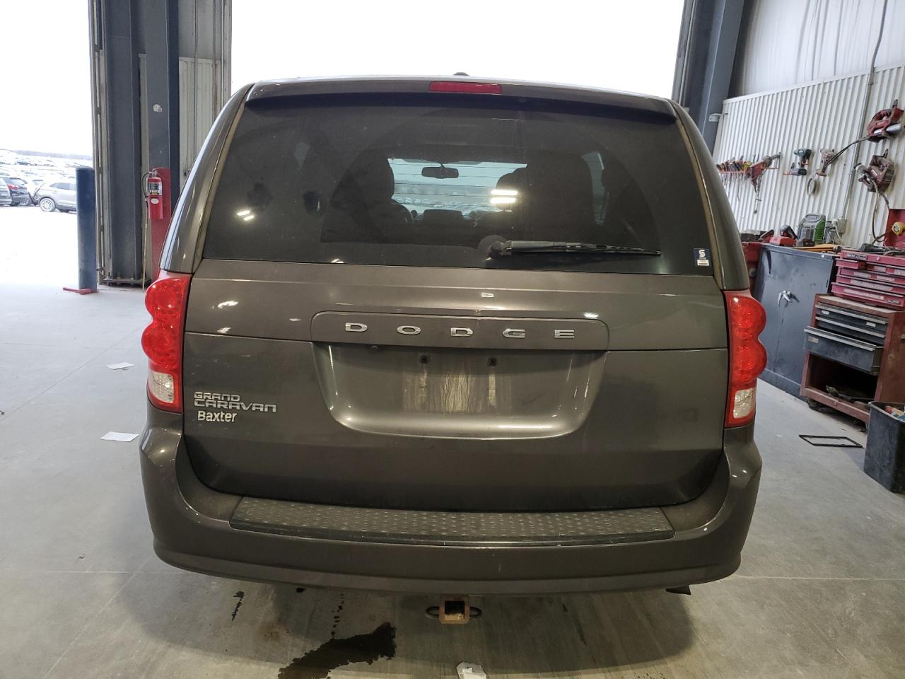 2018 Dodge Caravan - Image 6