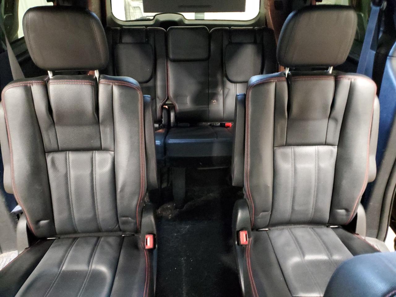 2017 Dodge Caravan - Image 10