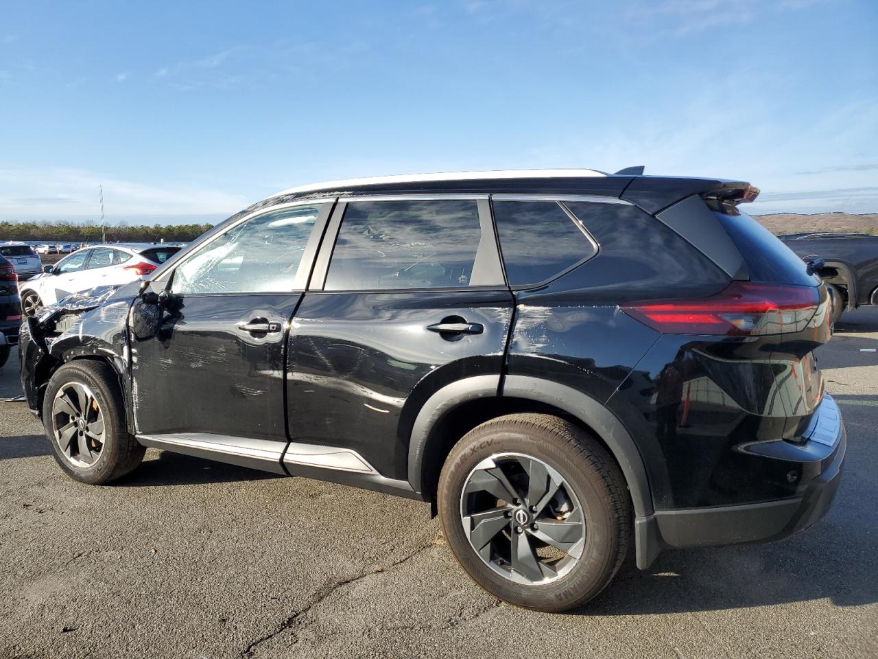 2024 Nissan Rogue - Image 2