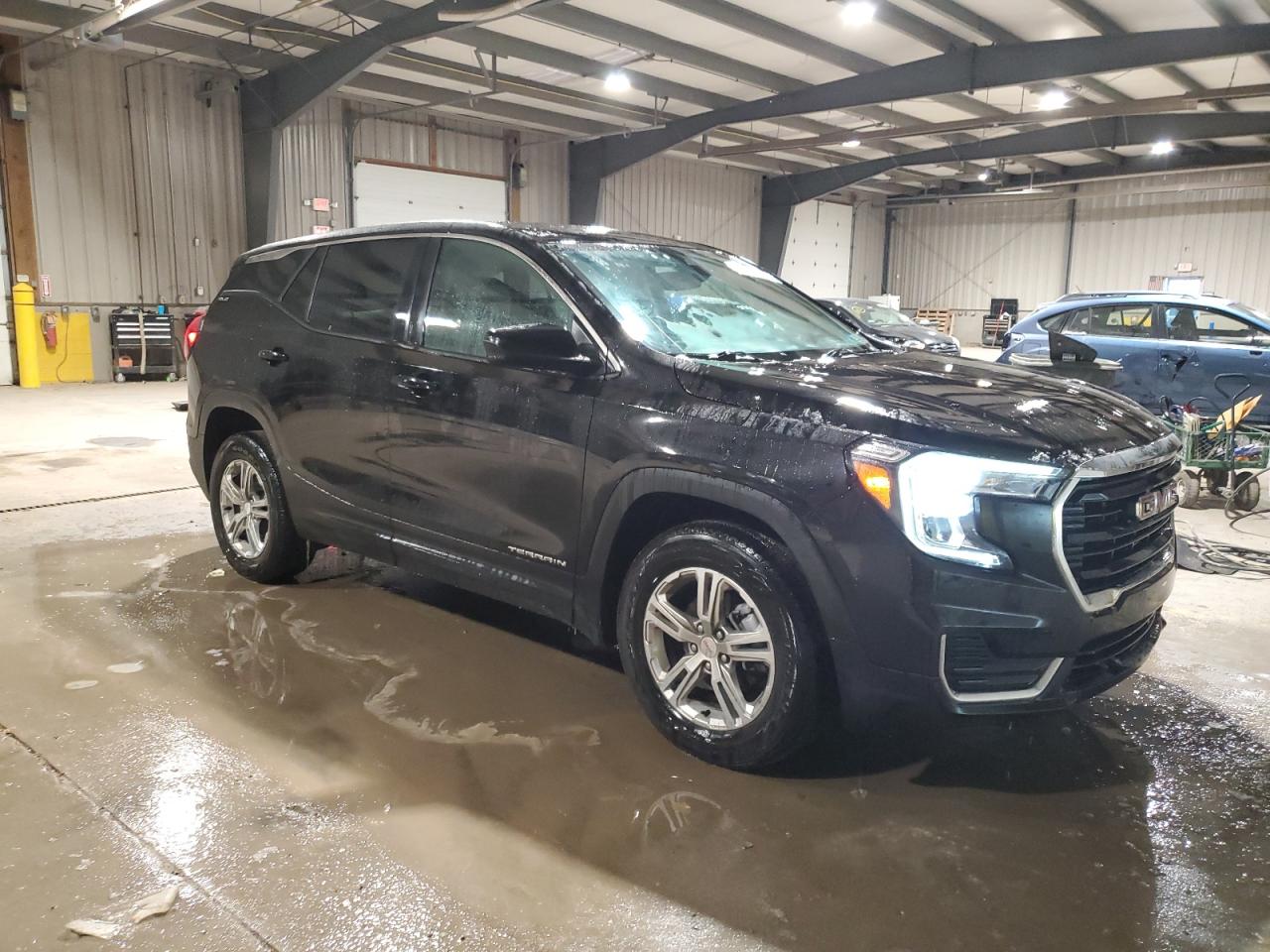 2022 GMC Terrain - Image 4