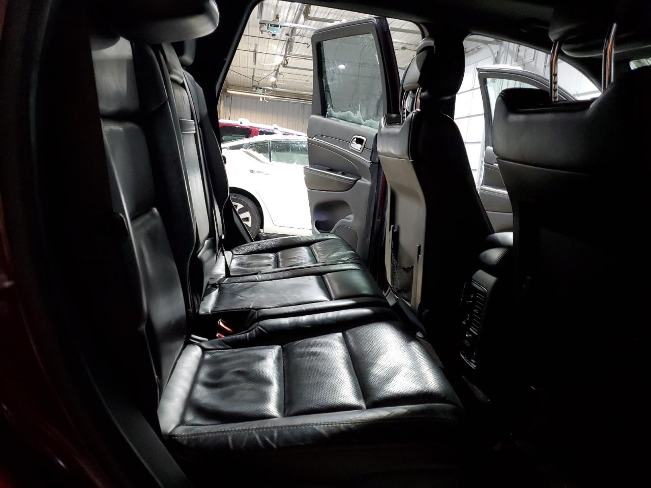 2017 Jeep Grand Cherokee - Image 11