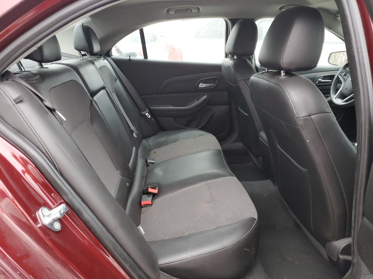 2015 Chevrolet Malibu - Image 10