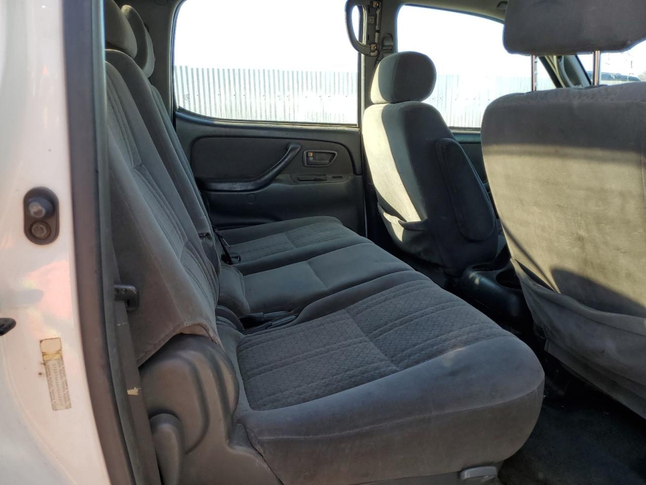 2004 Toyota Tundra - Image 10