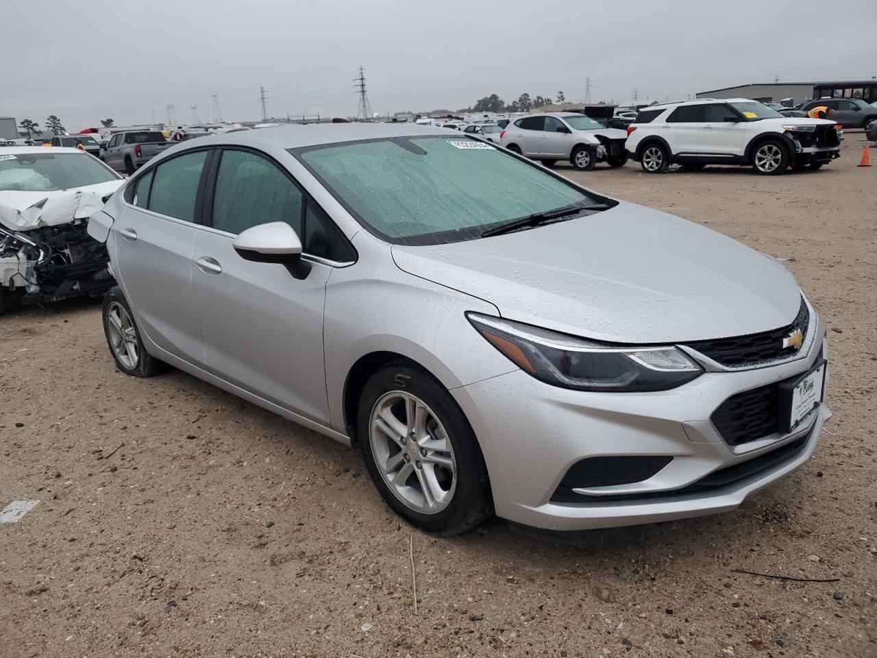 2018 Chevrolet Cruze - Image 4