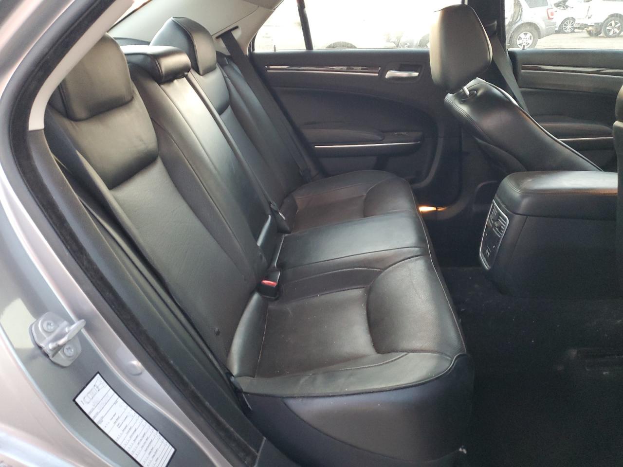 2018 Chrysler 300 - Image 10