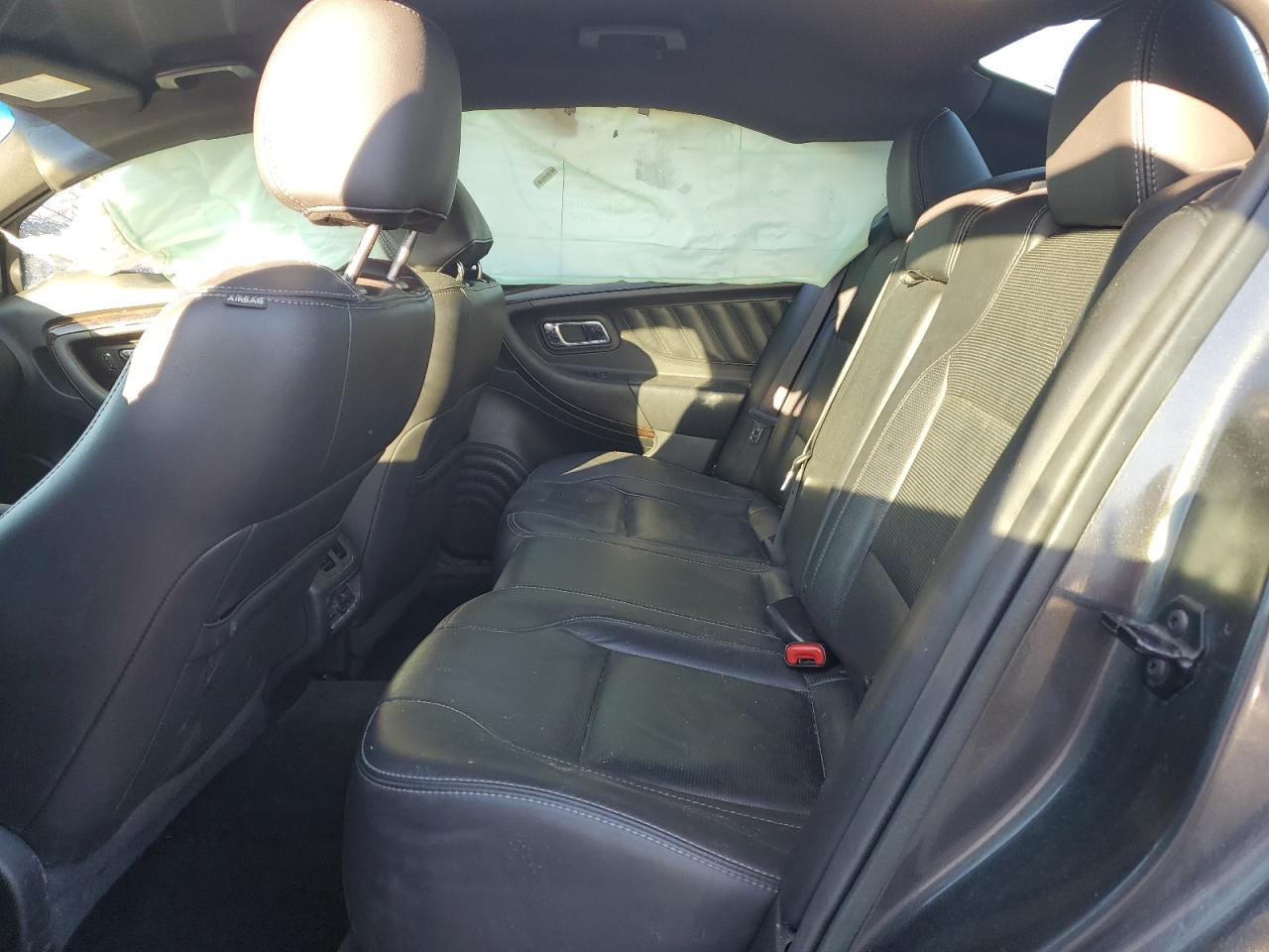 2015 Ford Taurus - Image 11