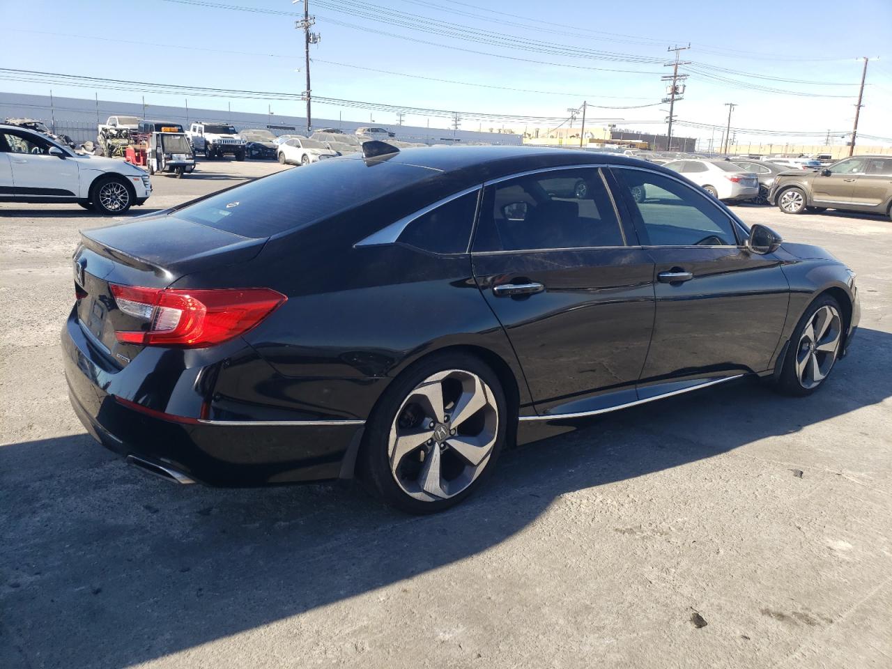 VIN 1HGCV1F97JA120658 2018 HONDA ACCORD no.3