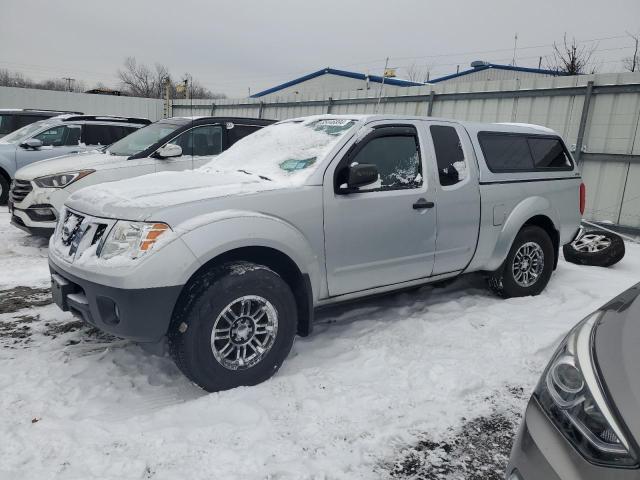  NISSAN FRONTIER 2017 Серебристый