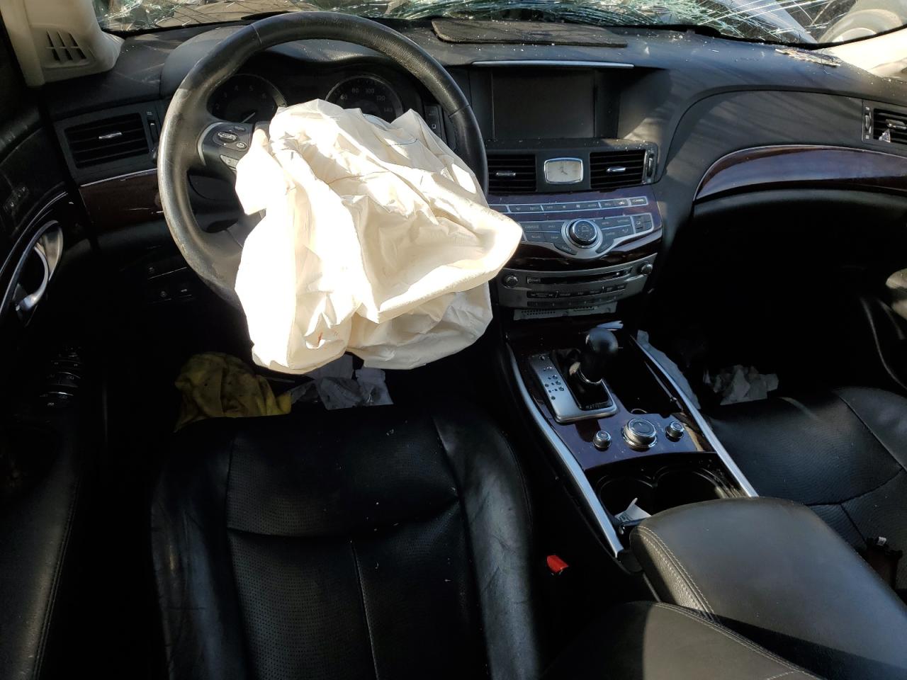 2017 Infiniti Q70 - Image 8