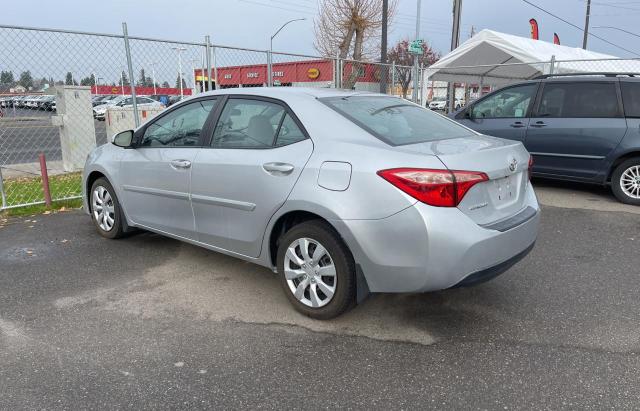 Sedans TOYOTA COROLLA 2017 Srebrny