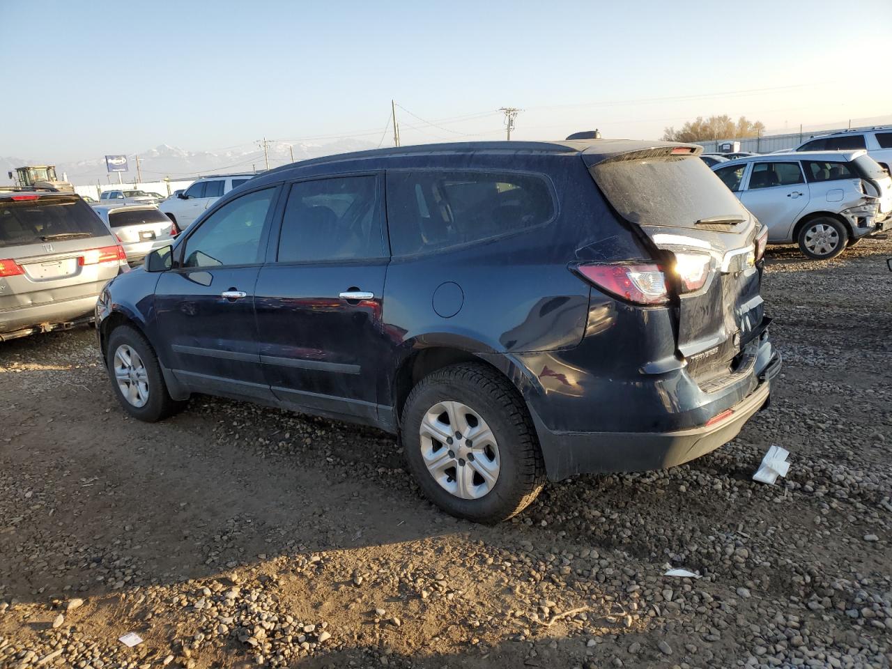 VIN 1GNKRFED8HJ178670 2017 CHEVROLET TRAVERSE no.2