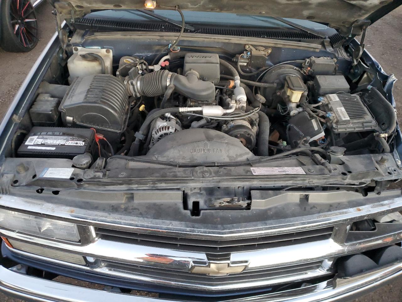 1998 Chevrolet Suburban C1500 VIN: 1GNEC16R5WJ304914 Lot: 86643614