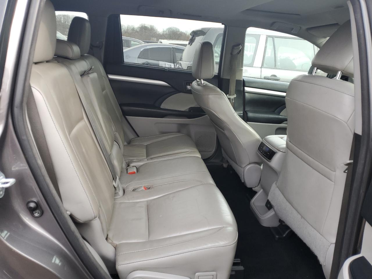 2017 Toyota Highlander - Image 10