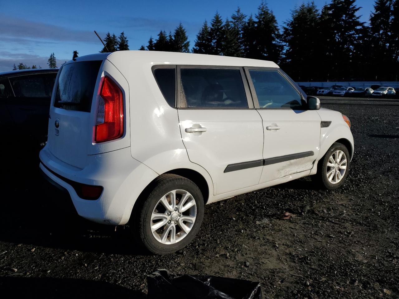 VIN KNDJT2A66D7753698 2013 KIA SOUL no.3