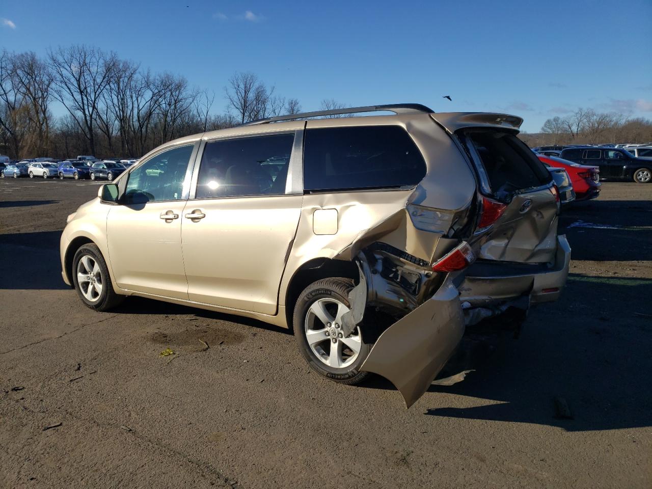 2011 Toyota Sienna - Image 2