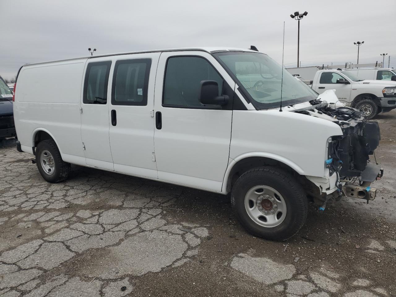 VIN 1GCZGHFB9K1322174 2019 CHEVROLET EXPRESS no.4