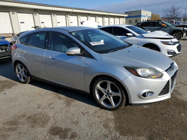 Hatchbacks FORD FOCUS 2014 Silver