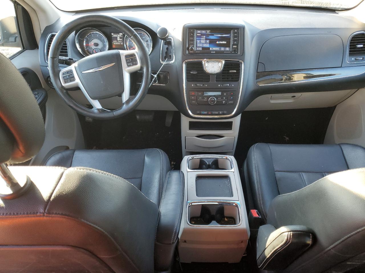 2014 Chrysler Town & Country - Image 8