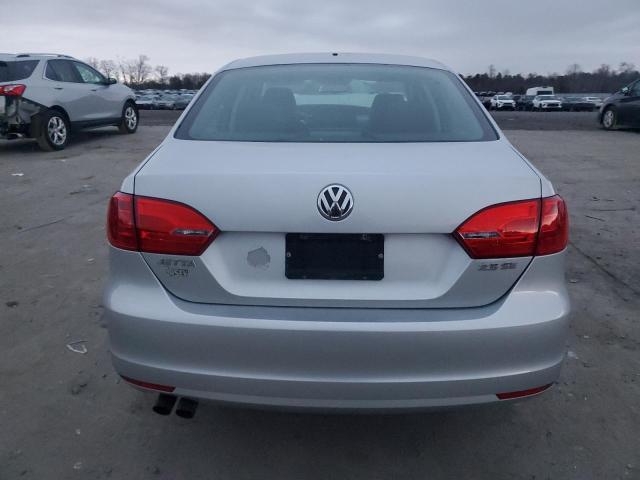  VOLKSWAGEN JETTA 2013 Srebrny