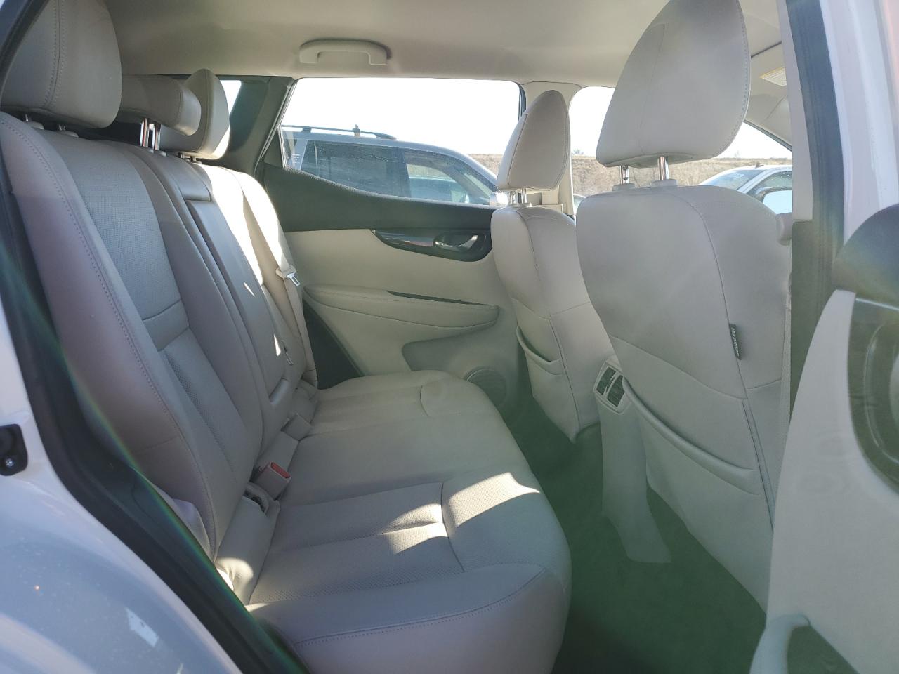 2018 Nissan Rogue - Image 11