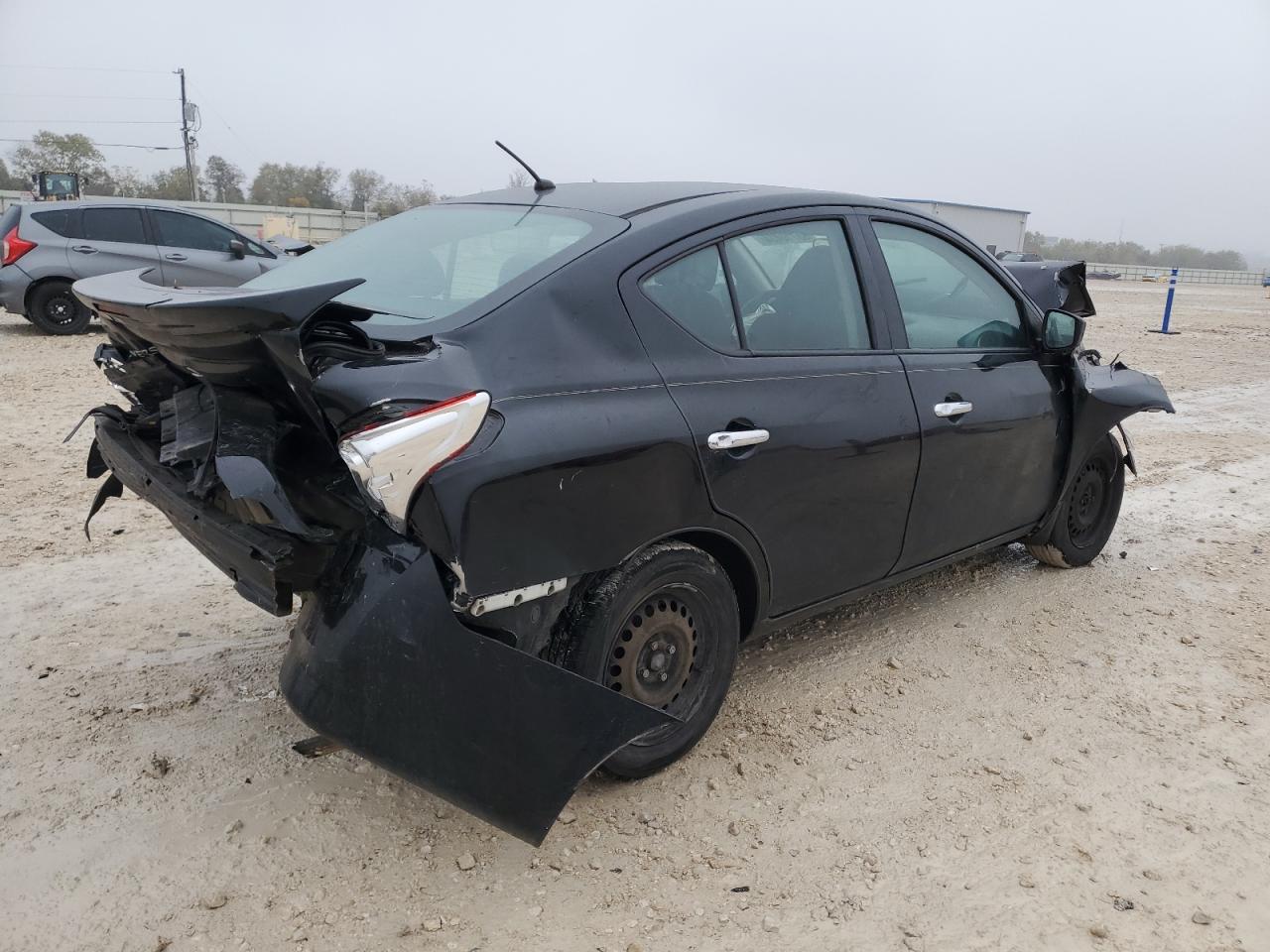 2017 Nissan Versa - Image 3