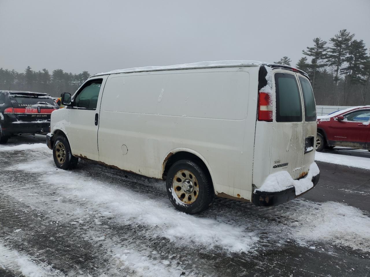2011 Chevrolet Express - Image 2
