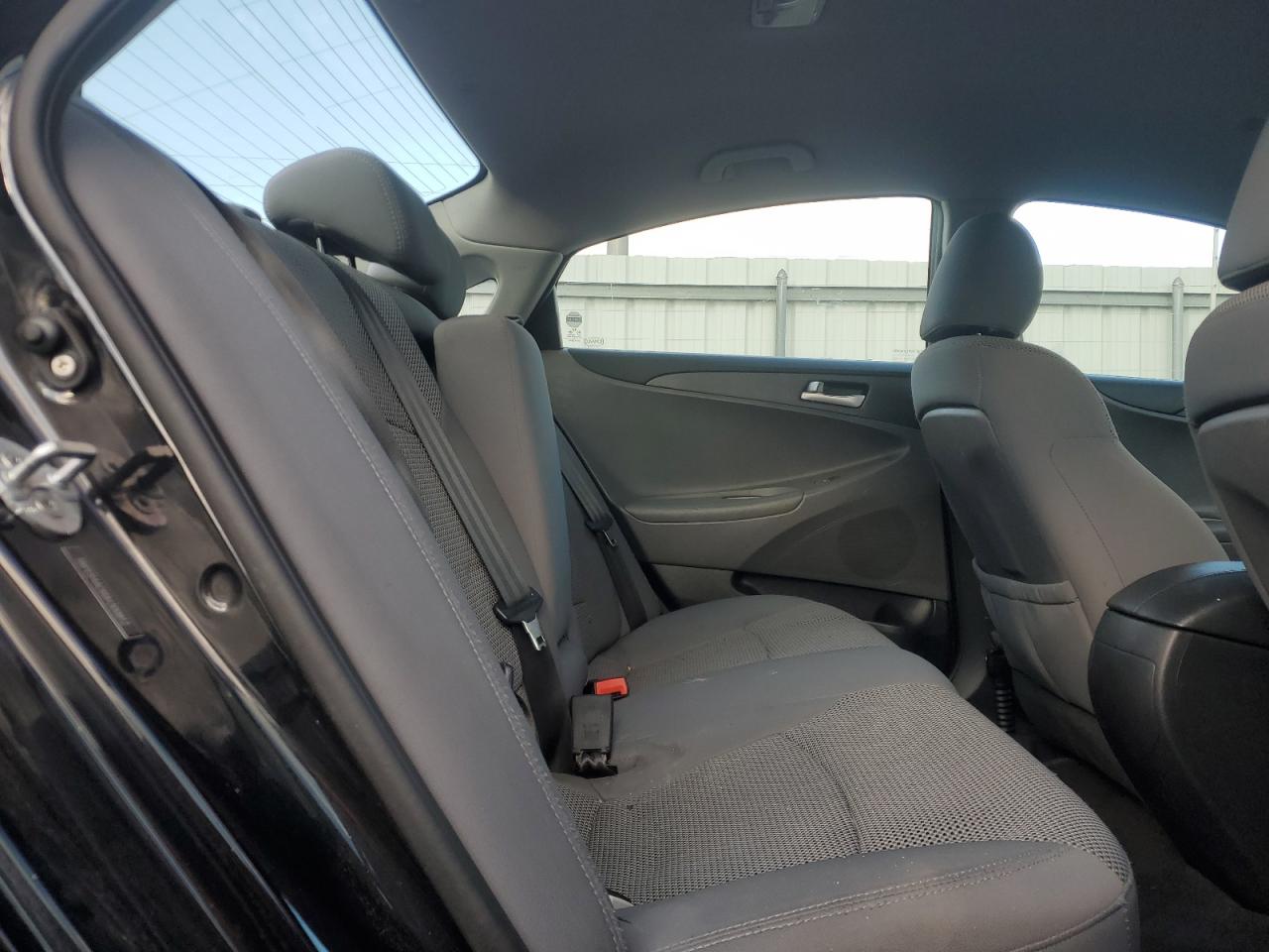 2011 Hyundai Sonata - Image 10
