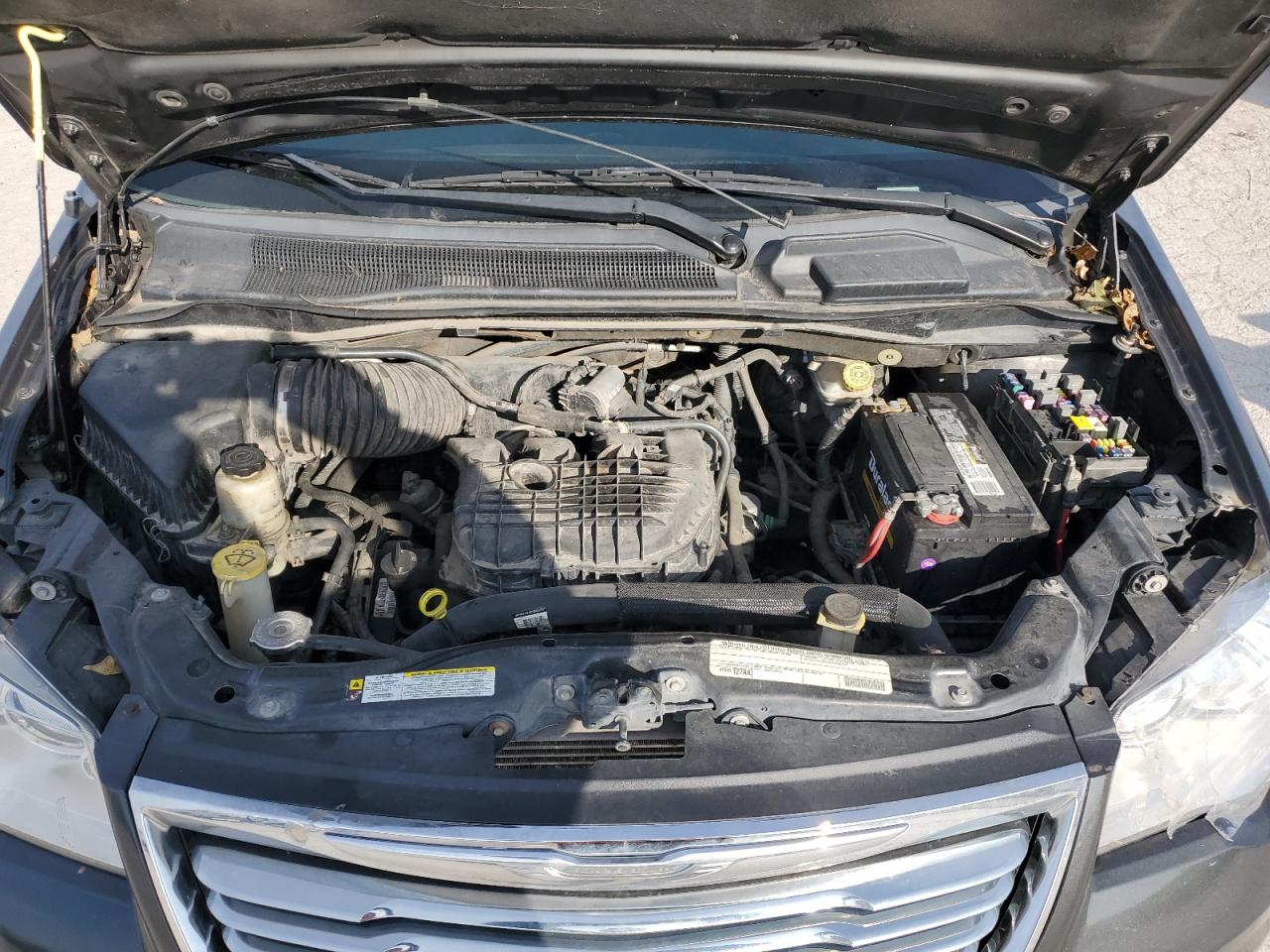 2011 Chrysler Town & Country - Image 14