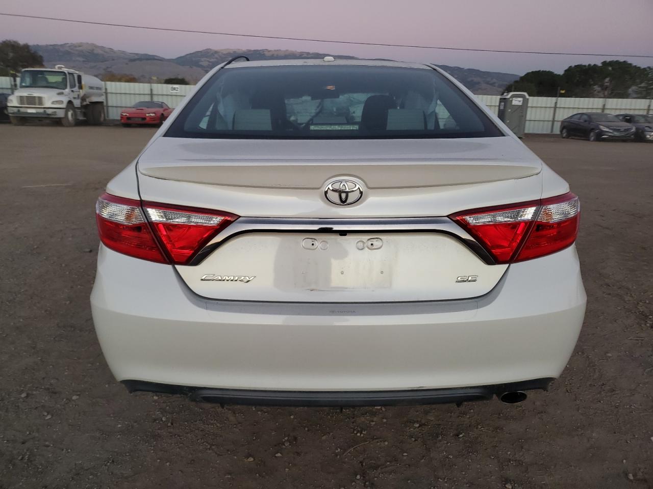 VIN 4T1BF1FK2GU230711 2016 TOYOTA CAMRY no.6