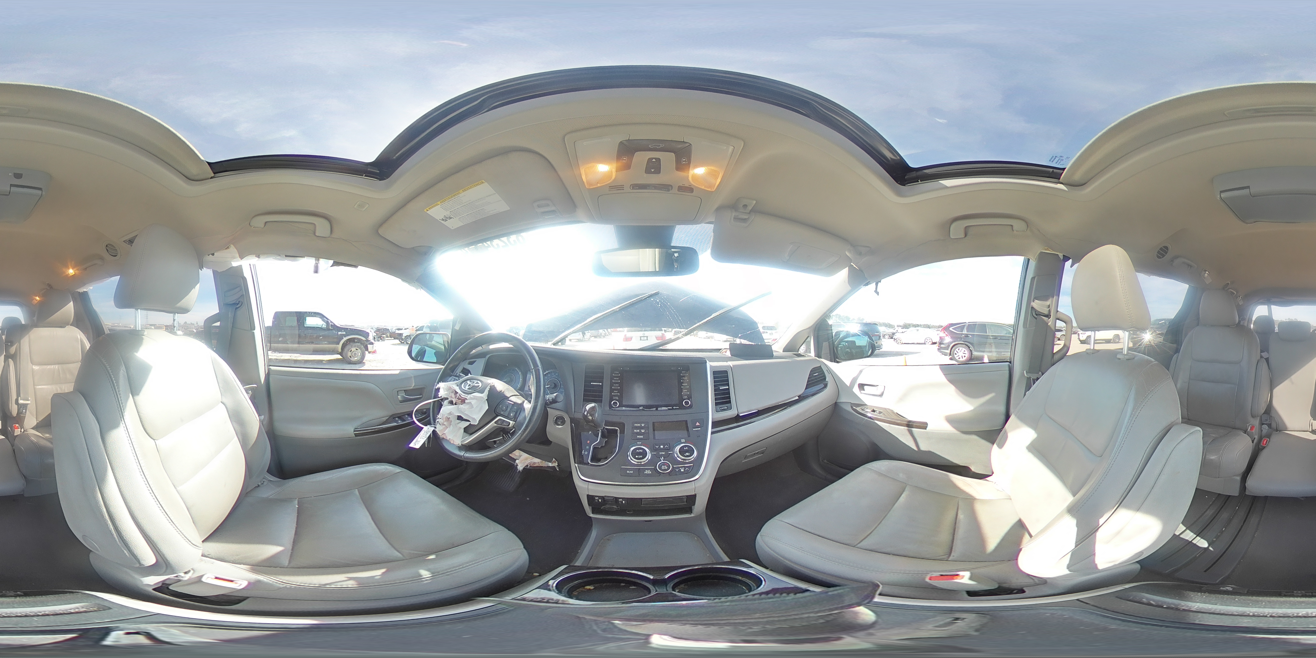 2019 Toyota Sienna - Image 13